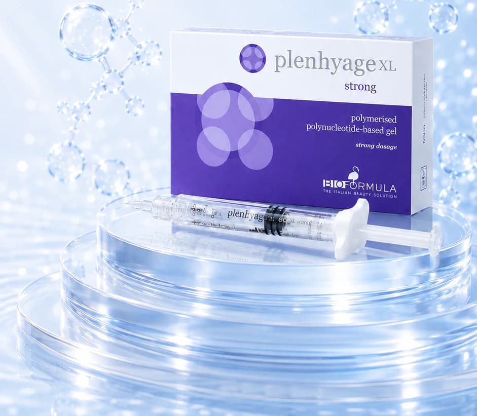 Plenhyage XL Strong — кутия и предварително напълнена спринцовка върху стъклени платформи
