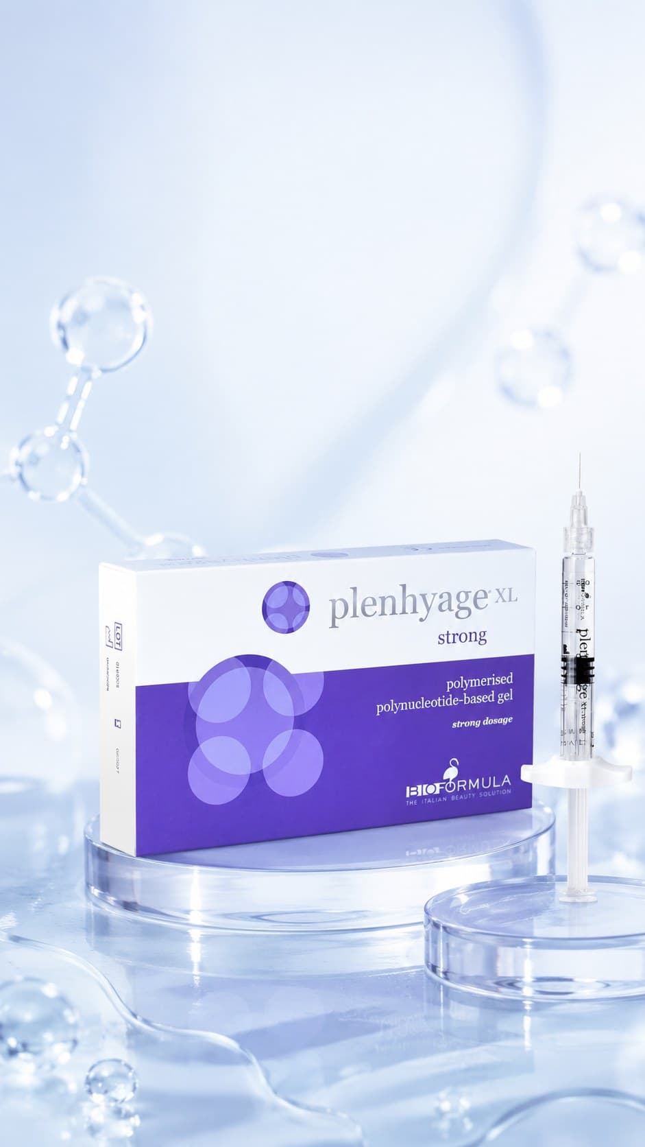 Plenhyage XL Strong — кутия и предварително напълнена спринцовка върху стъклена платформа