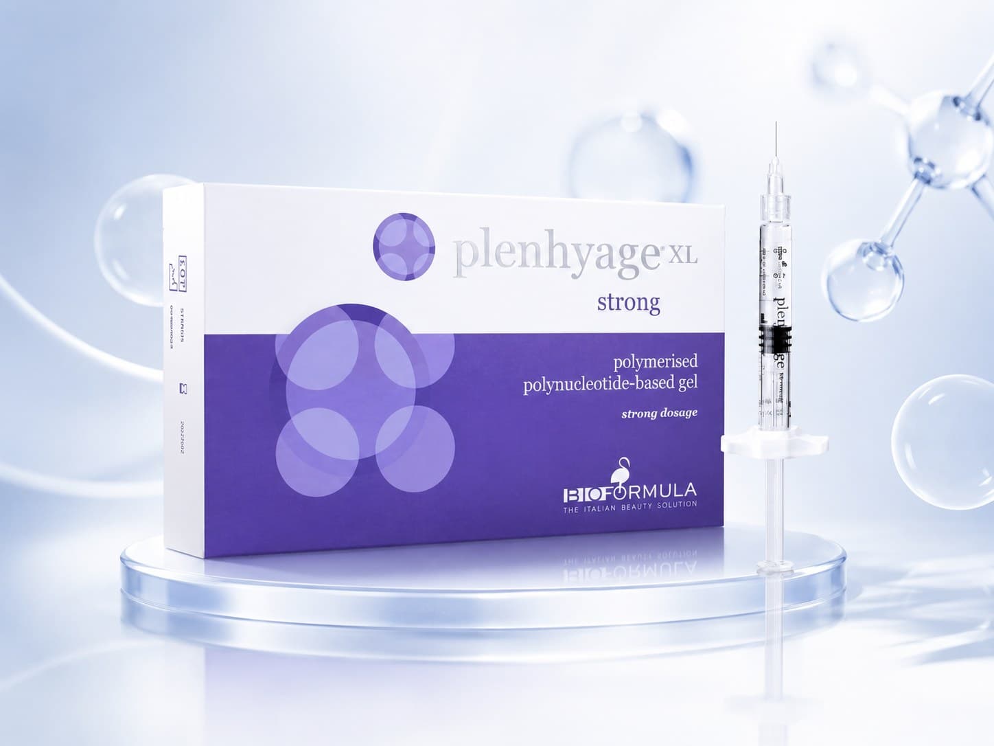 Plenhyage XL Strong — кутия и предварително напълнена спринцовка върху стъклена платформа